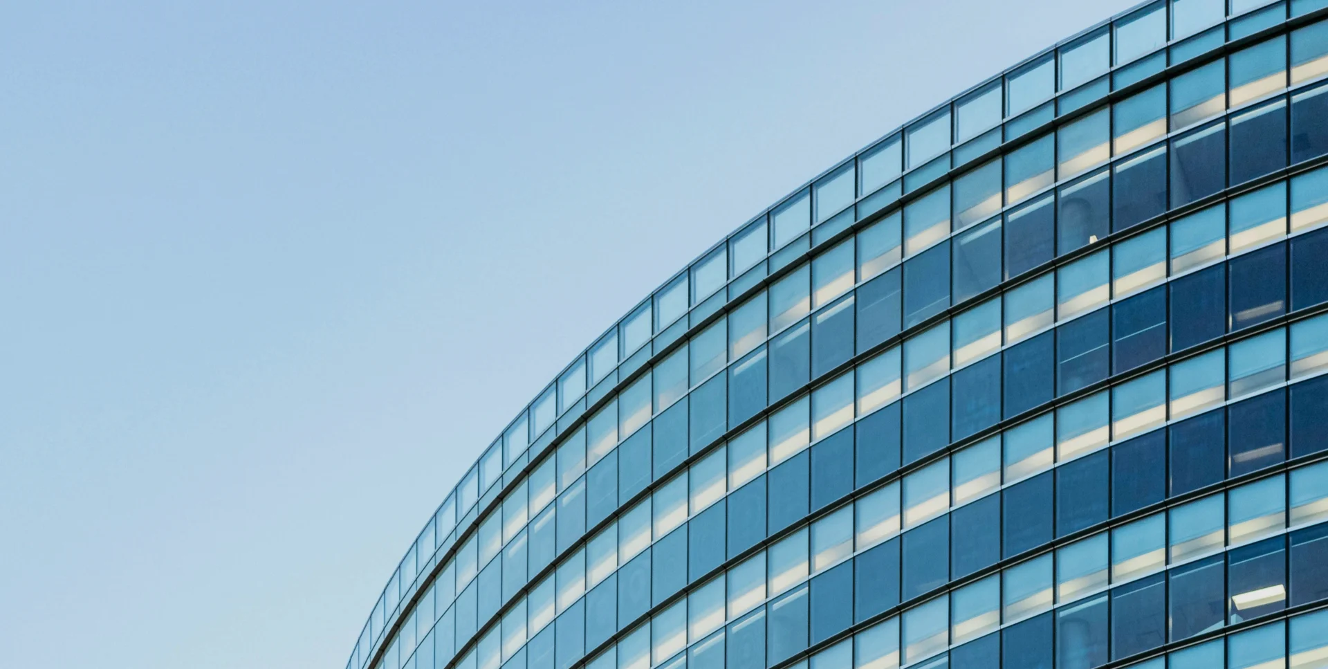 A building with many windows and glass on the outside.