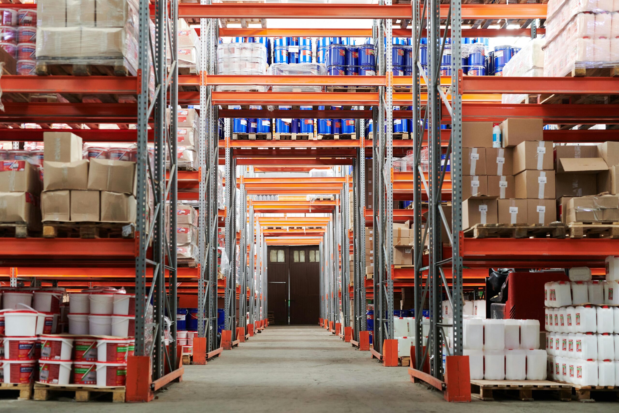 A warehouse filled with lots of shelves and boxes.